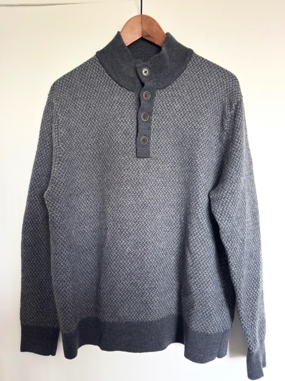 UNTUCKIt Sorenson Cross Stitch Sweater Men’s Gray Button Pullover